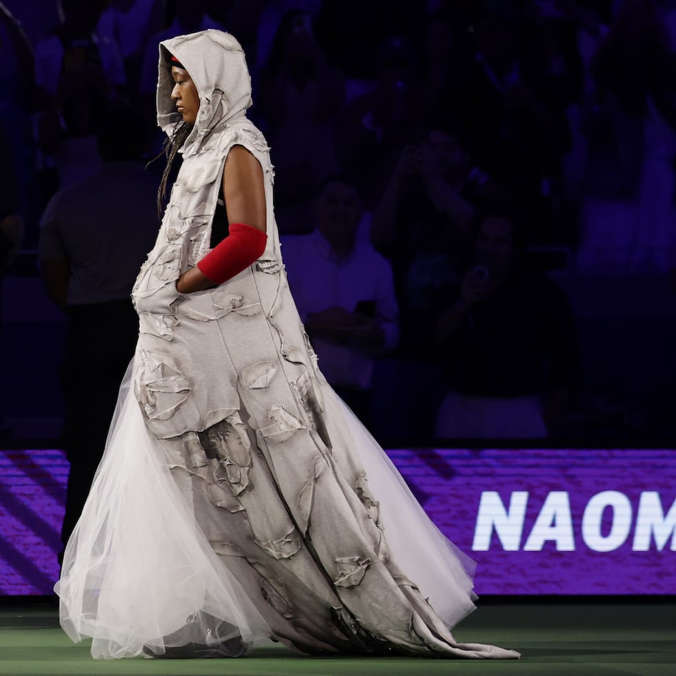 Naomi Osaka, de Japón, llega para enfrentarse a Anastasia Zakharova, de Rusia, en la primera ronda del Abierto de Estados Unidos de tenis, el lunes 31 de agosto de 2026, en Nueva York.