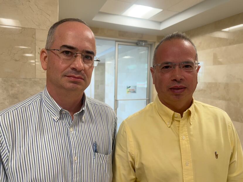 Fernando Berio Muñoz y Francisco Berio Muñoz, hijos de Nellie Herminia Muñoz Ríos, víctima de 71 años presuntamente asesinada por un enfermero en un hogar de ancianos de Caguas el año pasado.
