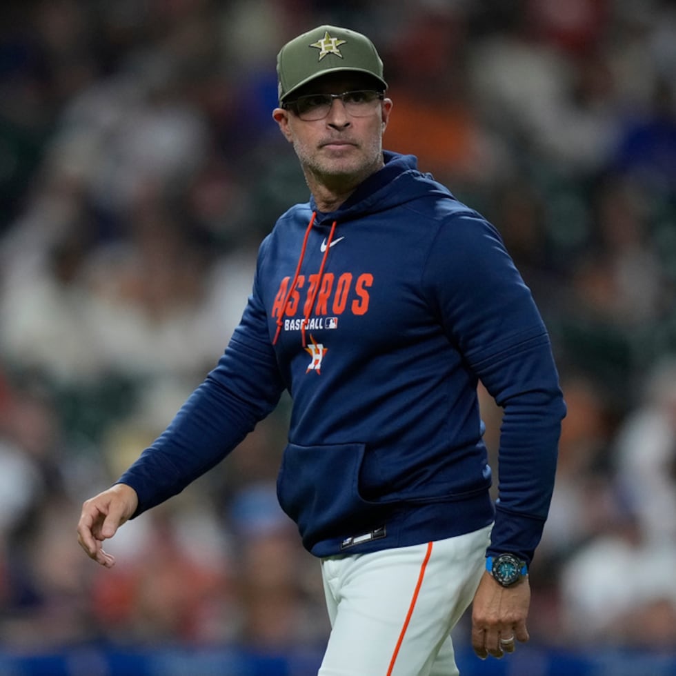 El dirigente de los Astros, Josué Espada, tuvo en el plano familiar “una de sus peores noches”, según reveló su coach de banco, el venezolano Omar López.