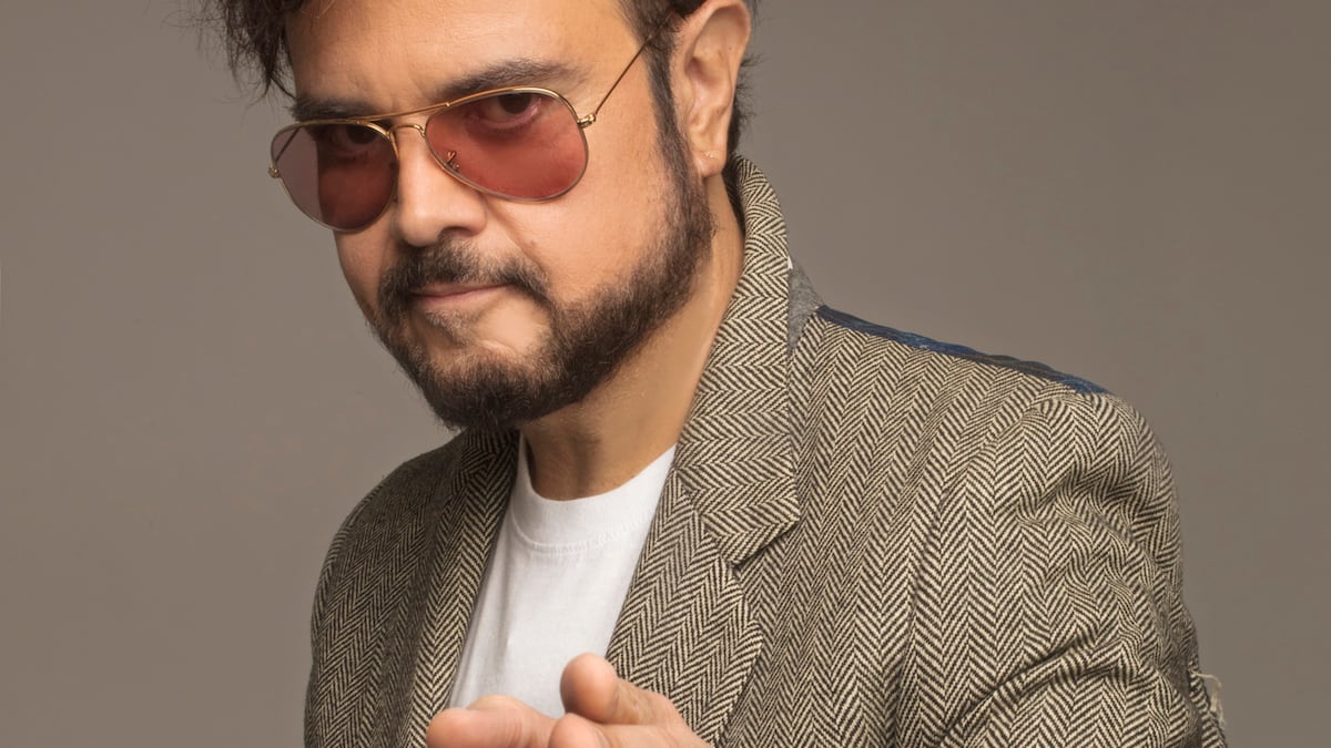 Aleks Syntek pospone gira por recomendación médica