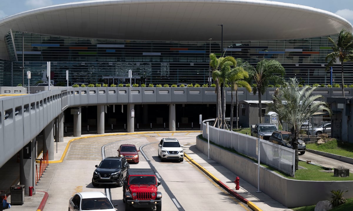 Asfaltarán vía principal de acceso al aeropuerto Luis Muñoz Marín a partir del 8 de septiembre