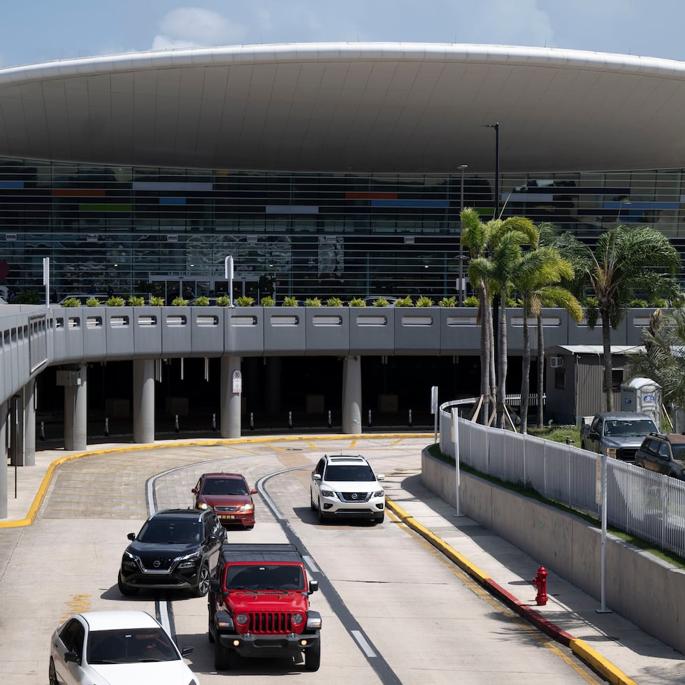Aerostar exhortó a los viajeros a seguir las instrucciones del personal de seguridad y de las autoridades presentes en el aeropuerto.