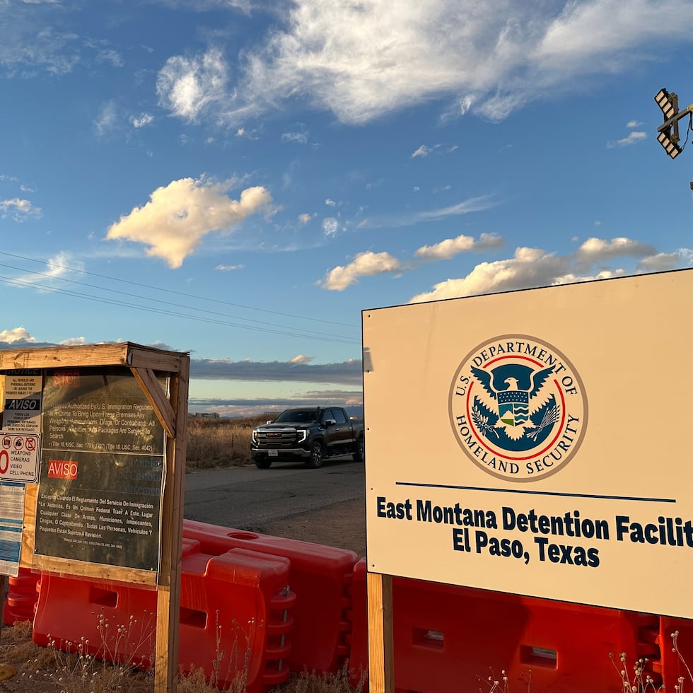 En el centro de detención de inmigrantes Camp East Montana en el desierto de Texas, en una base del Ejército de Estados Unidos, el dominicano pernoctó cinco de siete meses detenido.