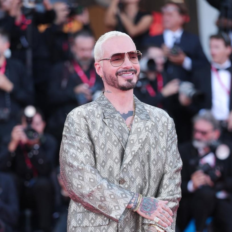 El cantate J Balvin.