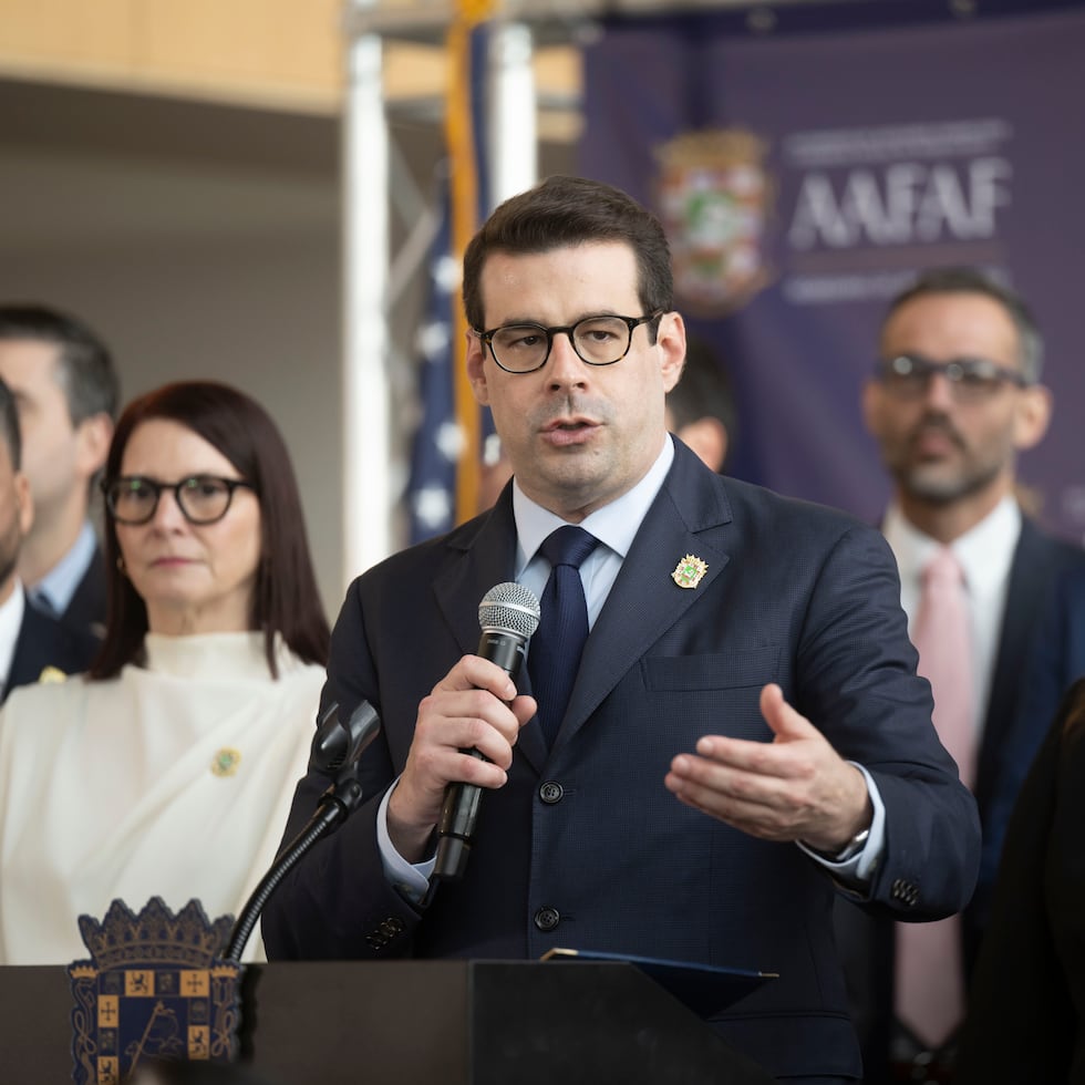 Thomas Rivera Schatz exigió al secretario de la gobernación, Francisco Domenech, a que antes de la 1:00 p.m. de este jueves, se entregue las facturas previamente requeridas a cinco agencias públicas referentes a los contratos que mantienen con el abogado y exsecretario de Justicia, Antonio Sagardía.