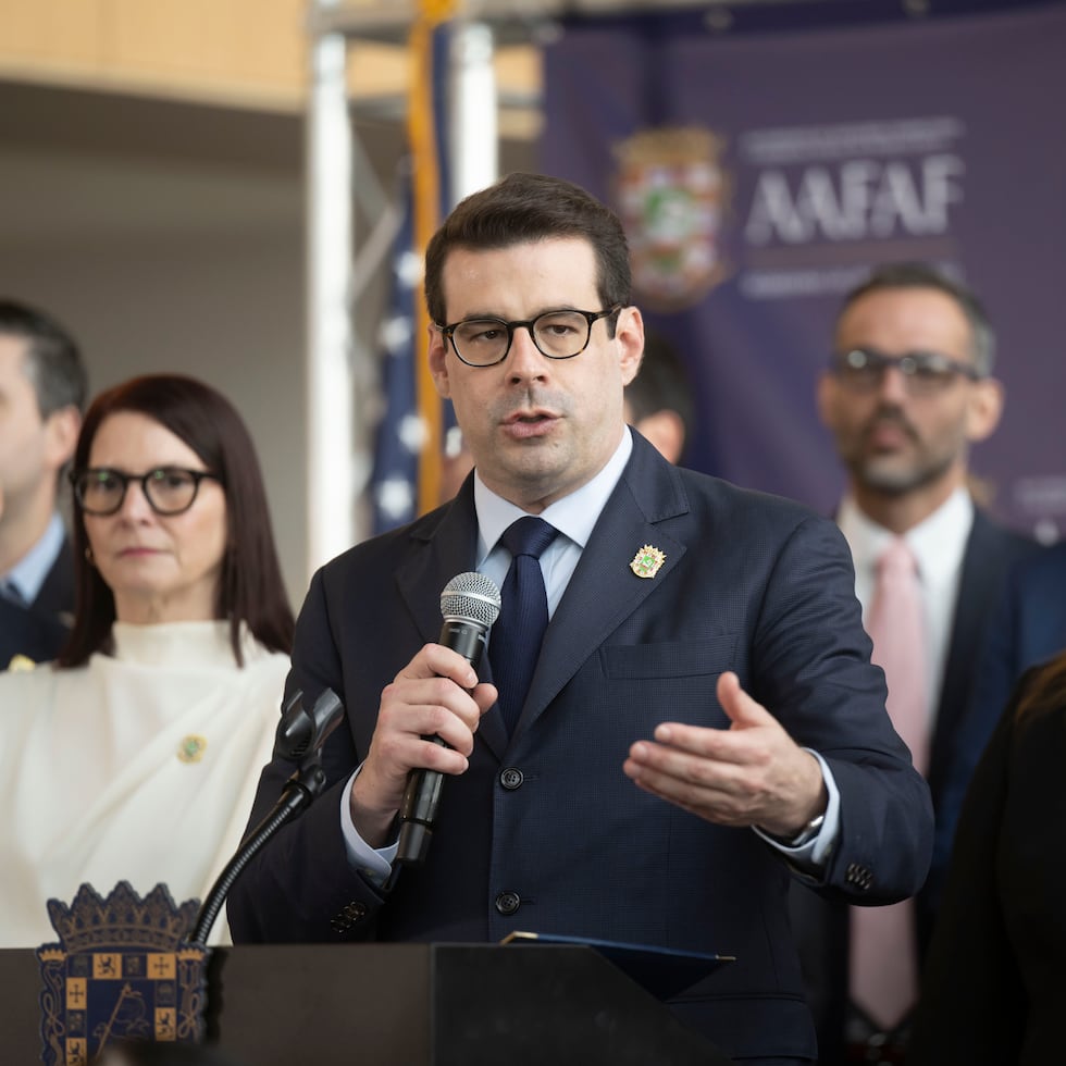 La Aafaf, que dirige Francisco Domenech (centro), tendrá hasta el 27 de febrero para certificar la ausencia de impacto de la medida sobre el plan fiscal.