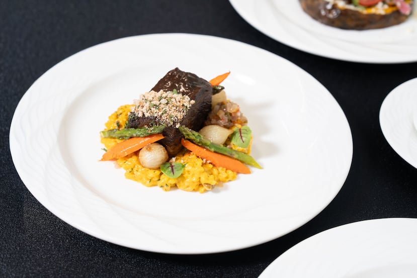 El menú de la Gala Hecho en Puerto Rico también incluirá una costilla de res braseada con una salsa de vino tinto servida con arroz cremoso de gandules.