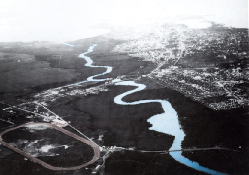 1928 - vista aérea del hipódromo Las Monjas y el caño de Martín Peña. (coloreado)