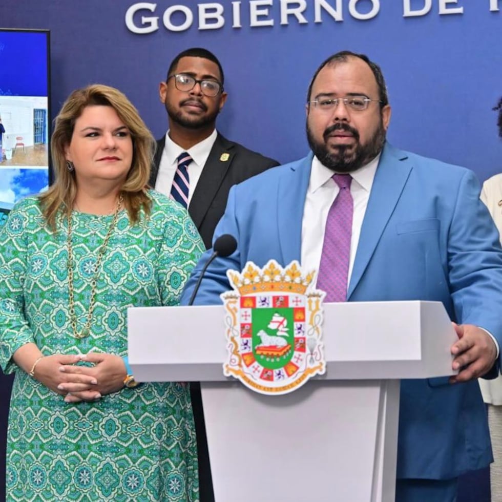 La gobernadora Jenniffer González y el secretario de Educación, Eliezer Ramos, anuncian la aprobación del Plan de Transición por parte Educación federal.