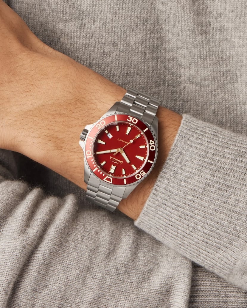 Reloj con estilo
No importa la edad del hombre, este reloj Shinola –disponible en Reinhold Men– es un accesorio que trasciende tendencias y celebra la artesanía. Los relojes Shinola destacan por su diseño cuidado y carácter atemporal.