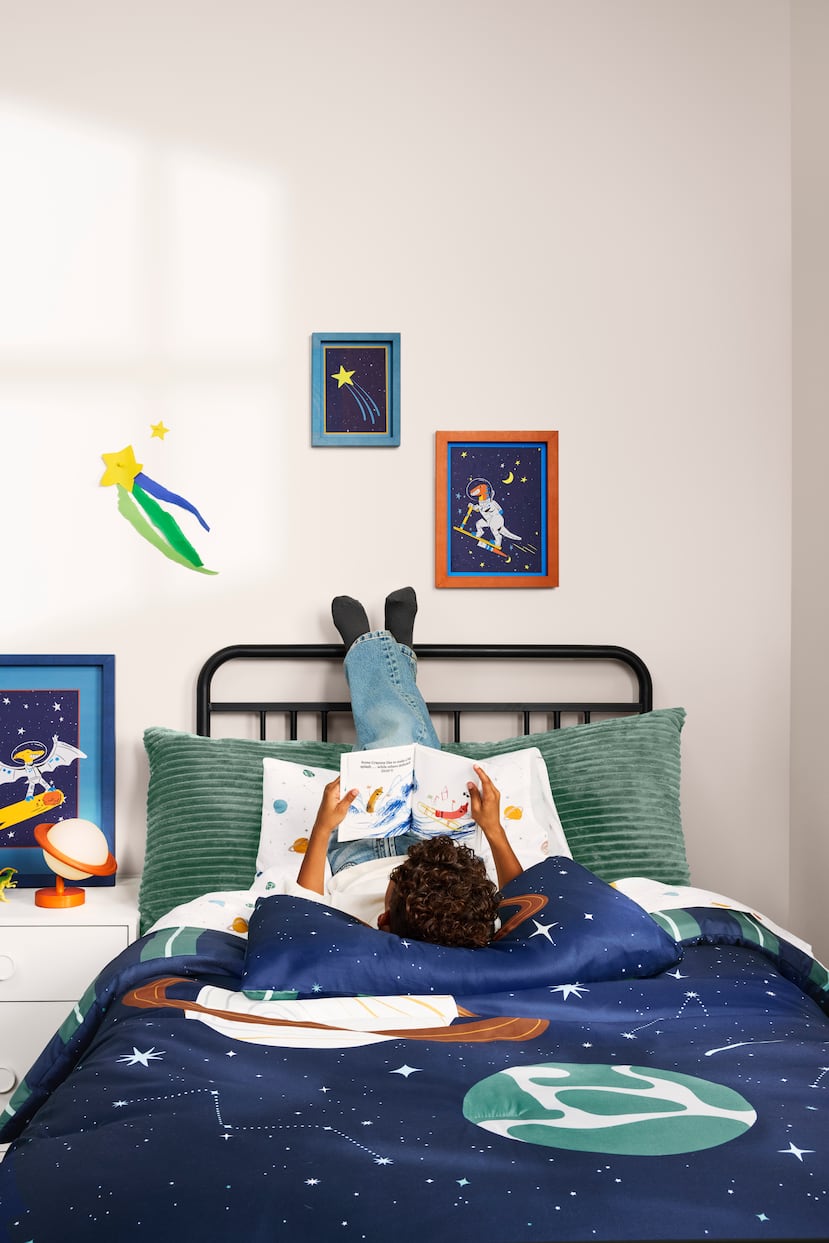 Puedes encontrar ropa de cama con diferentes motivos y elementos de decoración para coordinar.