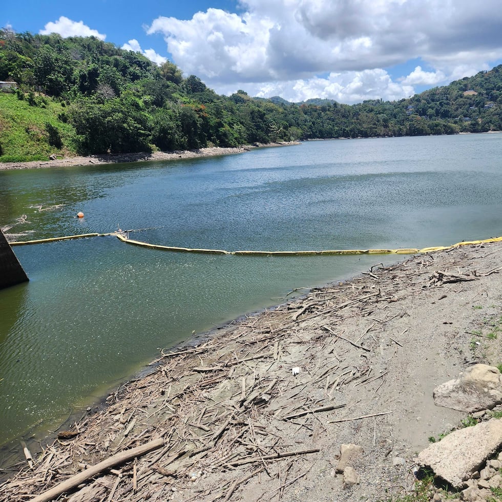 El racionamiento de agua comenzó la semana pasada, con tropiezos, en sectores y barrios de San Juan, Juncos, Carolina, Loíza, Trujillo Alto, Canóvanas y Gurabo. Todos se suplen de la represa Carraízo.