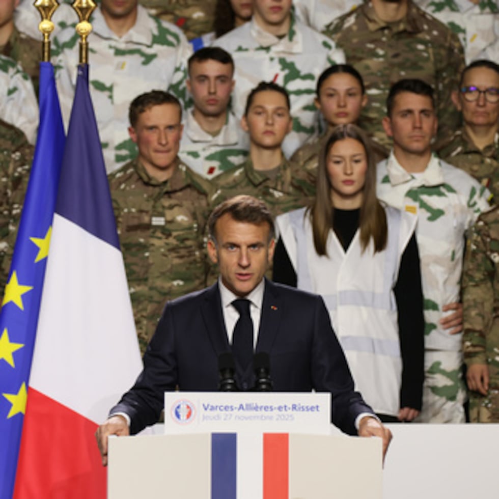 El presidente de Francia, Emmanuel Macron, indicó que no se contempla el servicio militar obligatorio, que Francia puso fin en 1996.