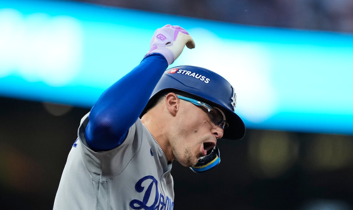 "Kike" Hernández conecta jonrón 17 en postemporada y guía a Dodgers sobre Braves