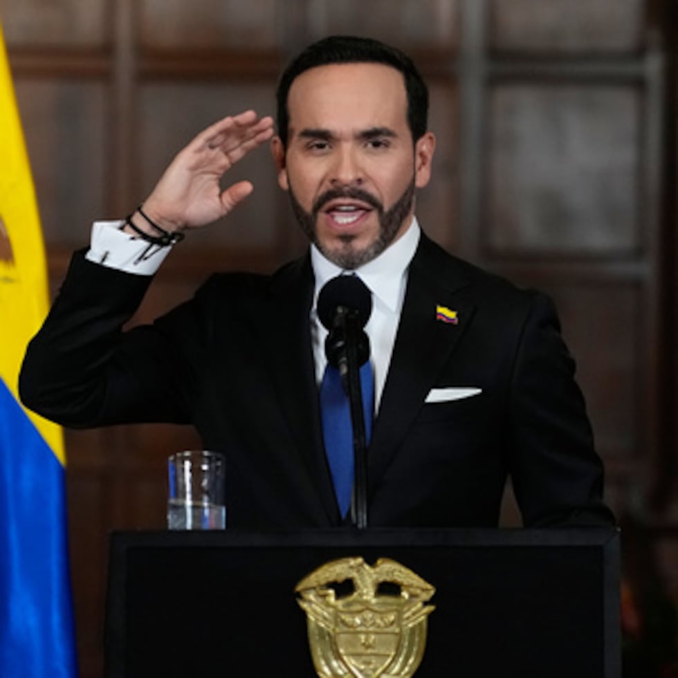 El presidente de Colombia, Abelardo De la Espriella, anuncia una iniciativa conjunta con el alcalde de Bogotá, Carlos Fernando Galán, para reforzar la seguridad en la capital colombiana mediante una mayor presencia policial, inteligencia, tecnología y capacidades urbanas en Bogotá, el martes 25 de agosto de 2026.