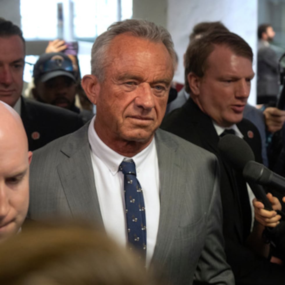 Robert Kennedy Jr. sostuvo que “el gobierno alemán ahora está violando la sagrada relación entre paciente y médico, reemplazándola con un sistema peligroso que convierte a los médicos en ejecutores de políticas estatales”.