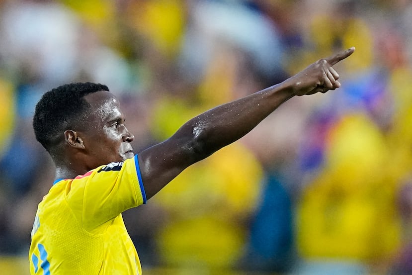 Jhon Arias, de Colombia, festeja su gol ante Ghana.