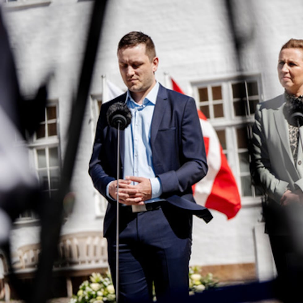 La primera ministra de Dinamarca, Mette Frederiksen, a la derecha, y el primer ministro de Groenlandia, Jens-Frederik Nielsen