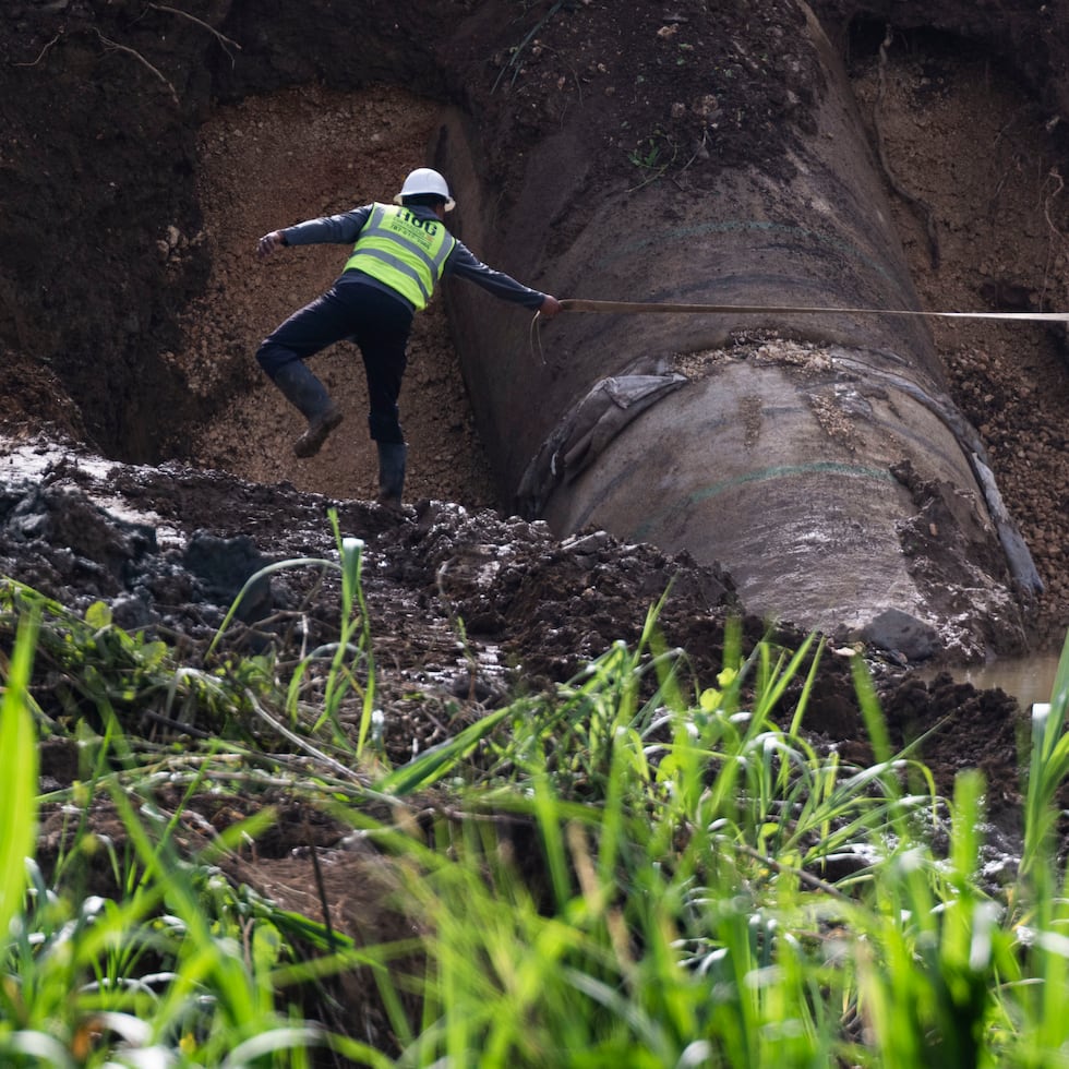 El director ejecutivo de la AAA, Luis R. González Delgado, informó que la avería fue identificada en un tramo de la tubería del Superacueducto que discurre por una zona rural de Bayamón.