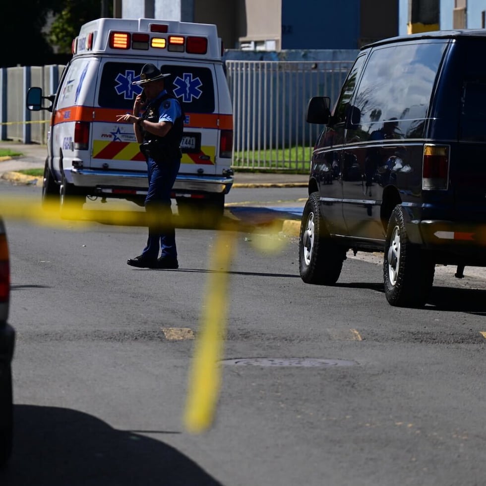 Un convicto fue rematado en el interior de una ambulancia en el residencial público Las Margaritas, en Barrio Obrero, Santurce, confirmó la Policía.