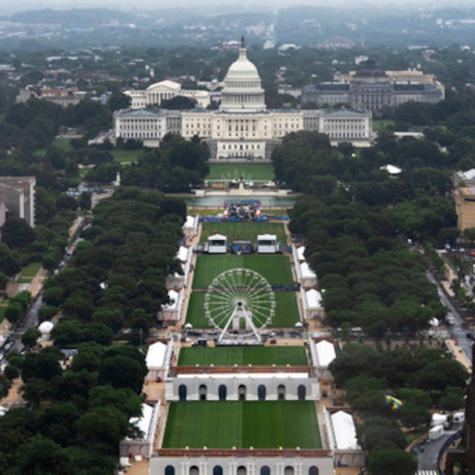 Se ve una noria en el National Mall con motivo de la celebración del 250.º aniversario, el martes 23 de junio de 2026, en Washington. (Foto AP/Manuel Balce Ceneta)