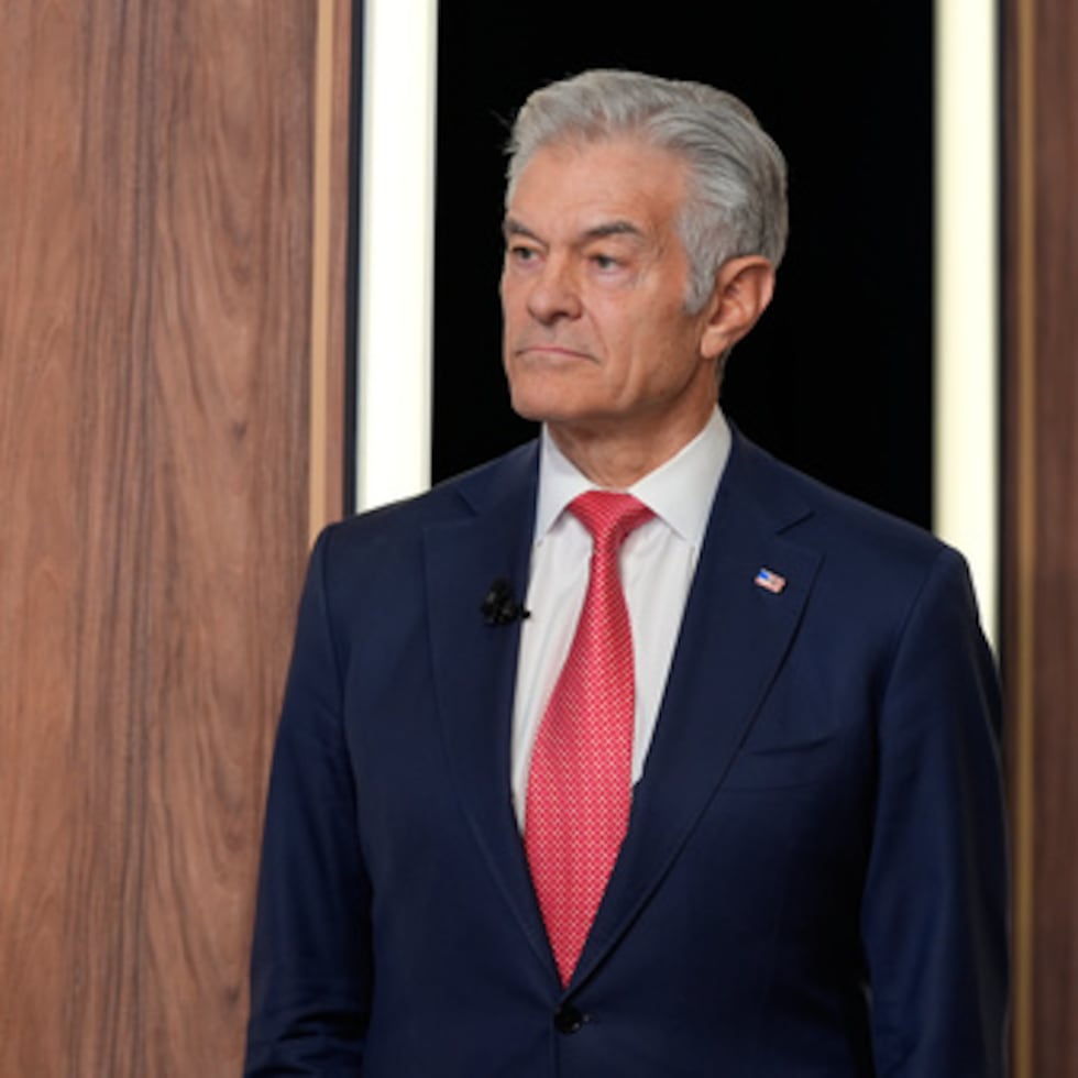 El administrador de los Centros de Medicare y Medicaid, el doctor Mehmet Oz, defendió algunas recomendaciones federales de vacunas recientemente revisadas, así como comentarios pasados del presidente Donald Trump y del secretario de Salud, Robert F. Kennedy Jr., sobre la eficacia de las vacunas.