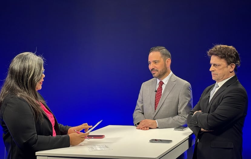 La periodista Maricarmen Rivera entrevista a los analistas de política Ángel Rosa y Carlos Díaz Olivo.