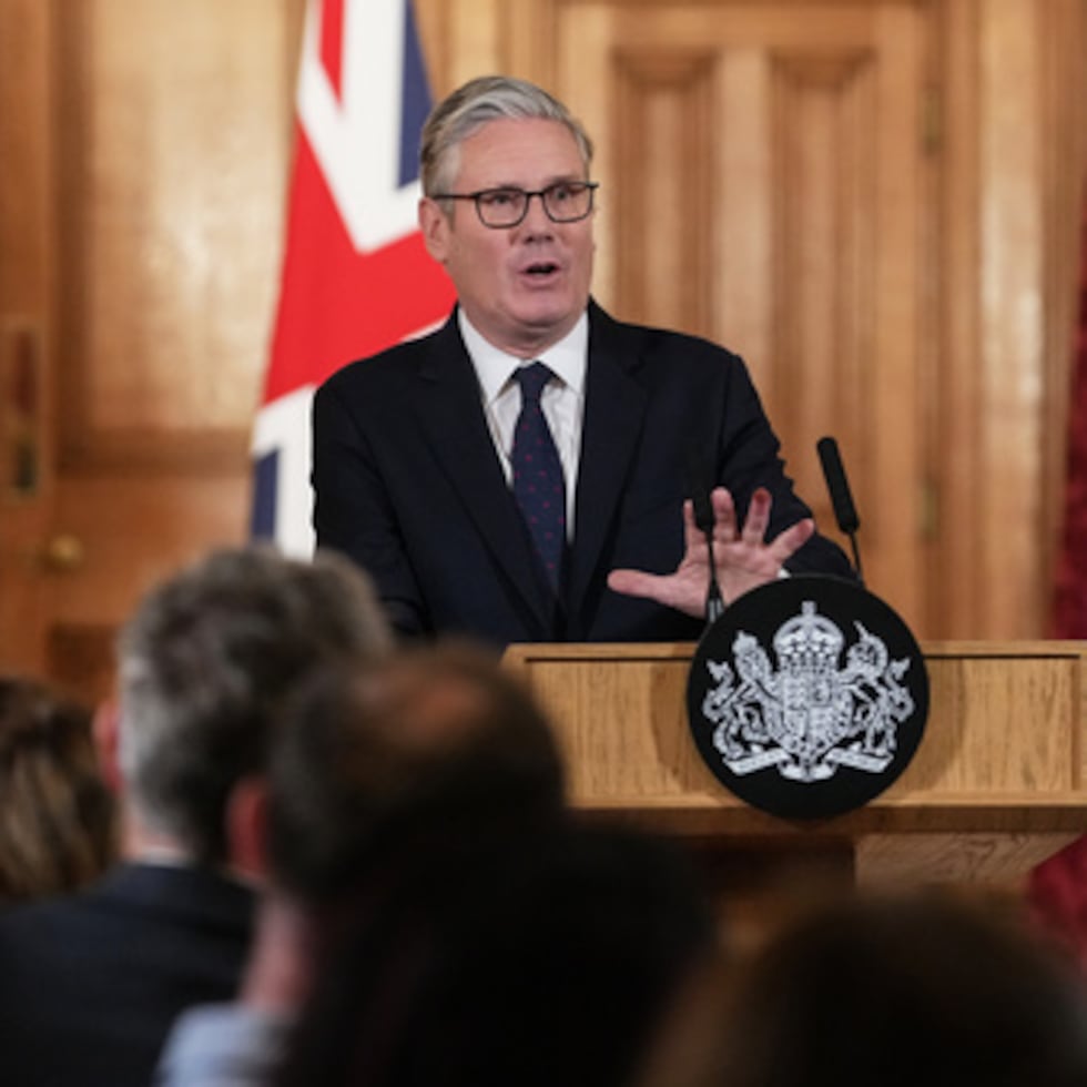 El primer ministro británico, Keir Starmer, dijo en una conferencia de prensa que contraatacará si las empresas tecnológicas se resisten a la medida.
