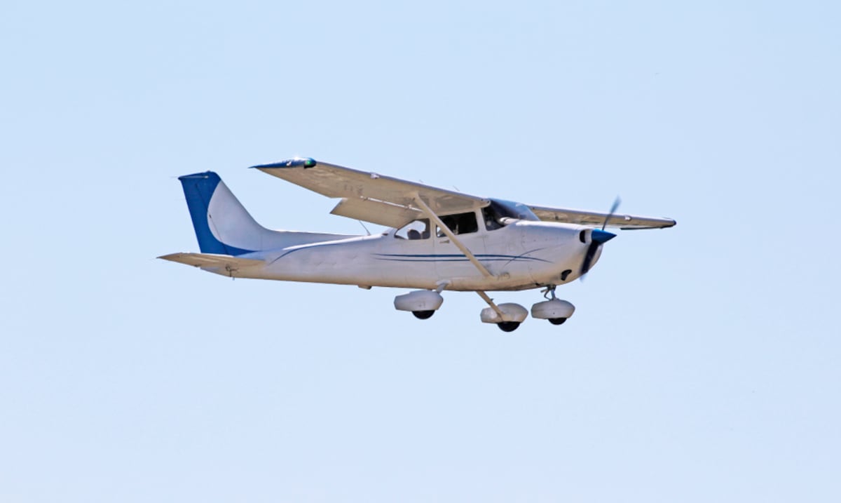 Avioneta aterriza de emergencia en finca de Vega Baja