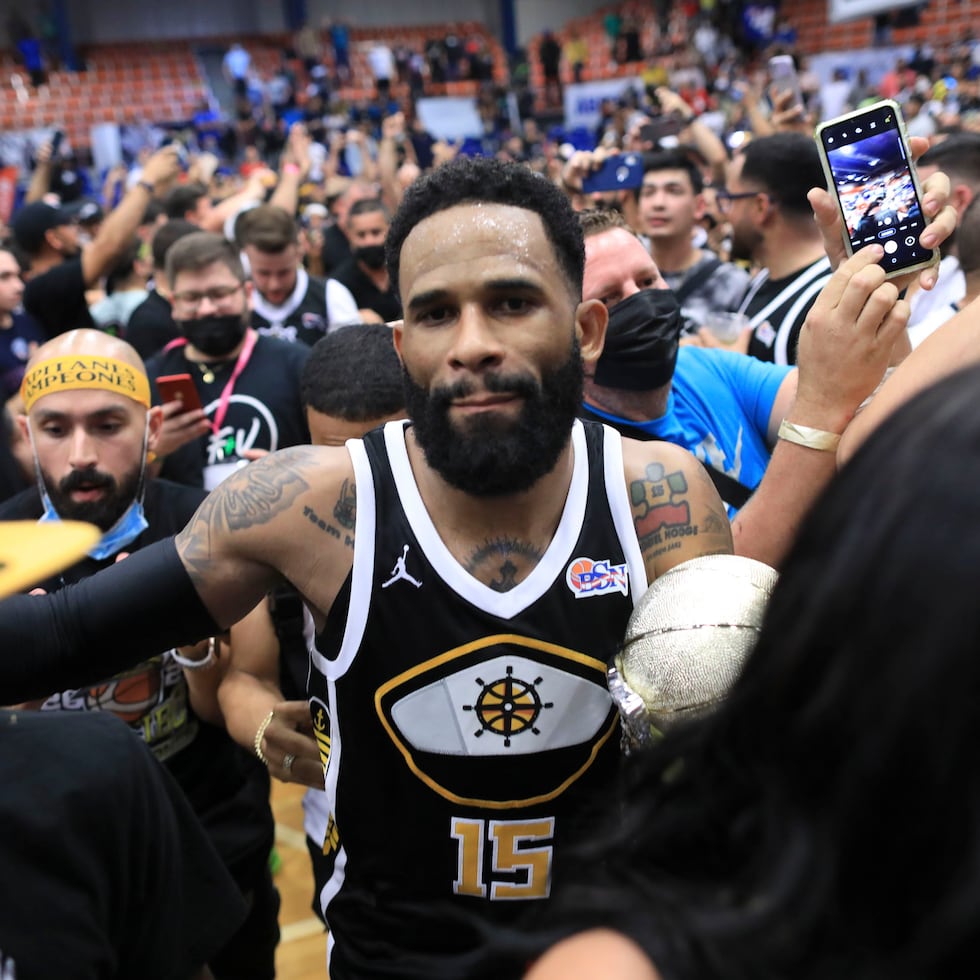 Walter Hodge, de 40 años, volverá a vestir el uniforme de los Capitanes de Arecibo tras su paso por los Cangrejeros de Santurce.