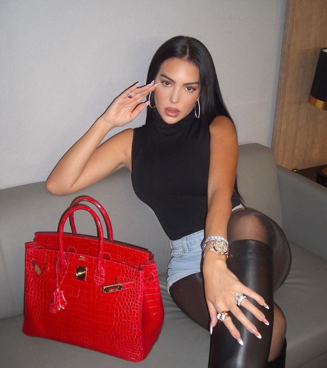 Imagen de la cobertura de: Georgina Rodríguez responde a críticas sobre su cuerpo y dice: “Amo mis curvas”