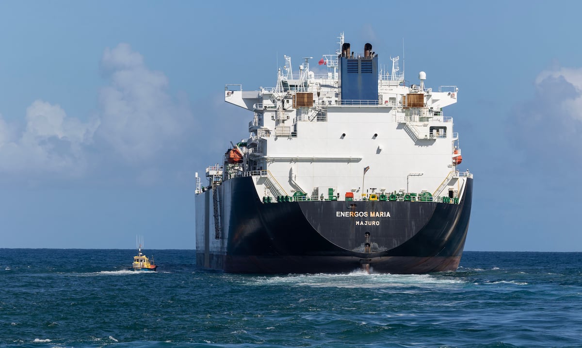 Disputa en bahía de San Juan deja central termoeléctrica sin gas natural hasta el lunes