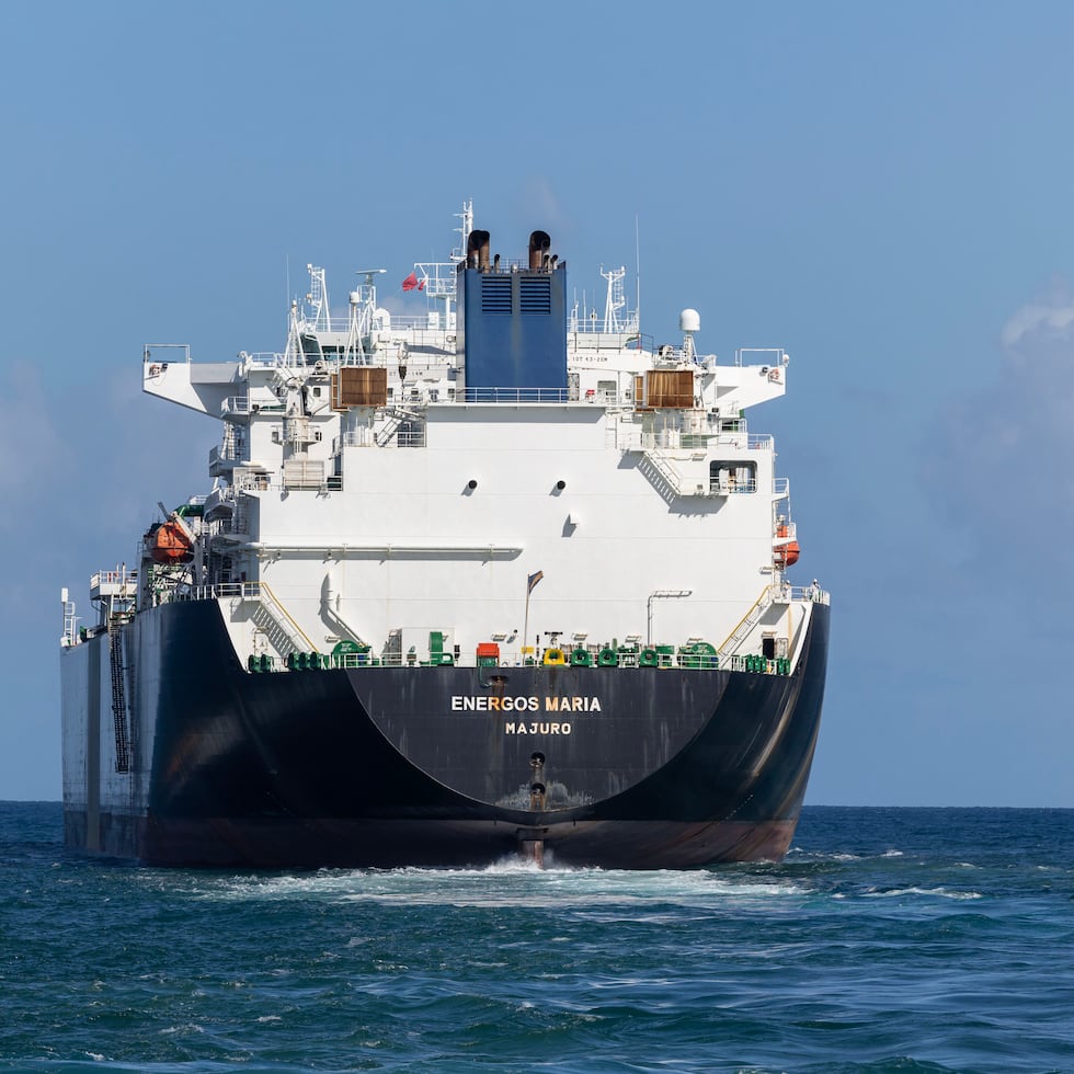 Los tanqueros de gas, como el Energos Maria (foto), requieren asistencia de remolcadores al entrar y salir de la bahía de San Juan.