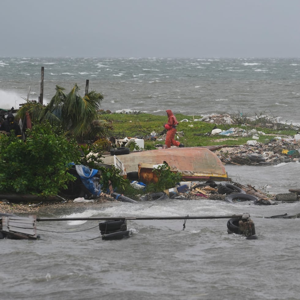 Así se veía el inicio del paso del huracán Melissa, categoría 5, por la costa de Jamaica.