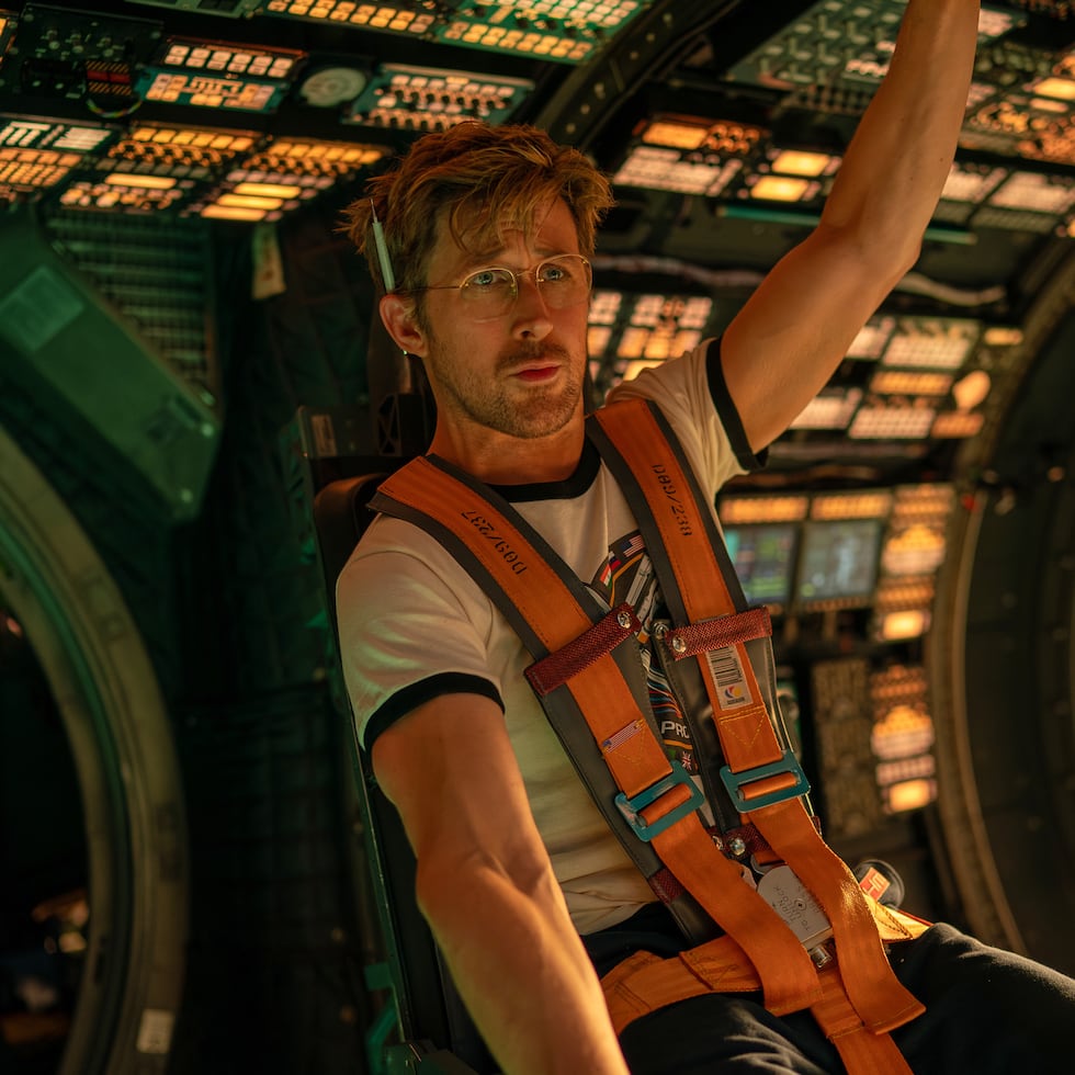 Esta imagen, difundida por Amazon MGM Studios, muestra a Ryan Gosling en una escena de "Project Hail Mary".