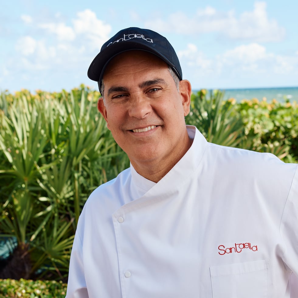José Santaella, reconocido chef, empresario y autor de libros de cocina puertorriqueña.