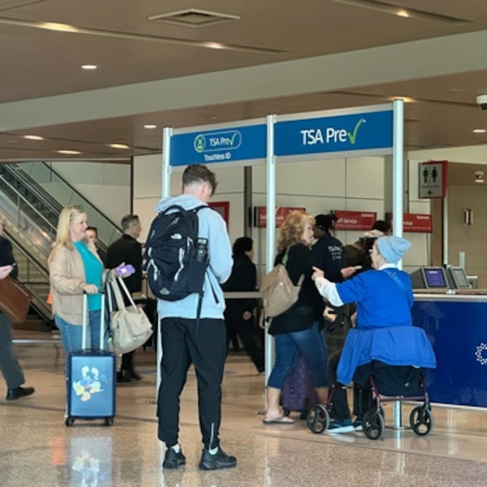 Las perturbaciones de seguridad se producen en un momento en que una fuerte tormenta invernal azotará la costa este entre el domingo y el lunes.