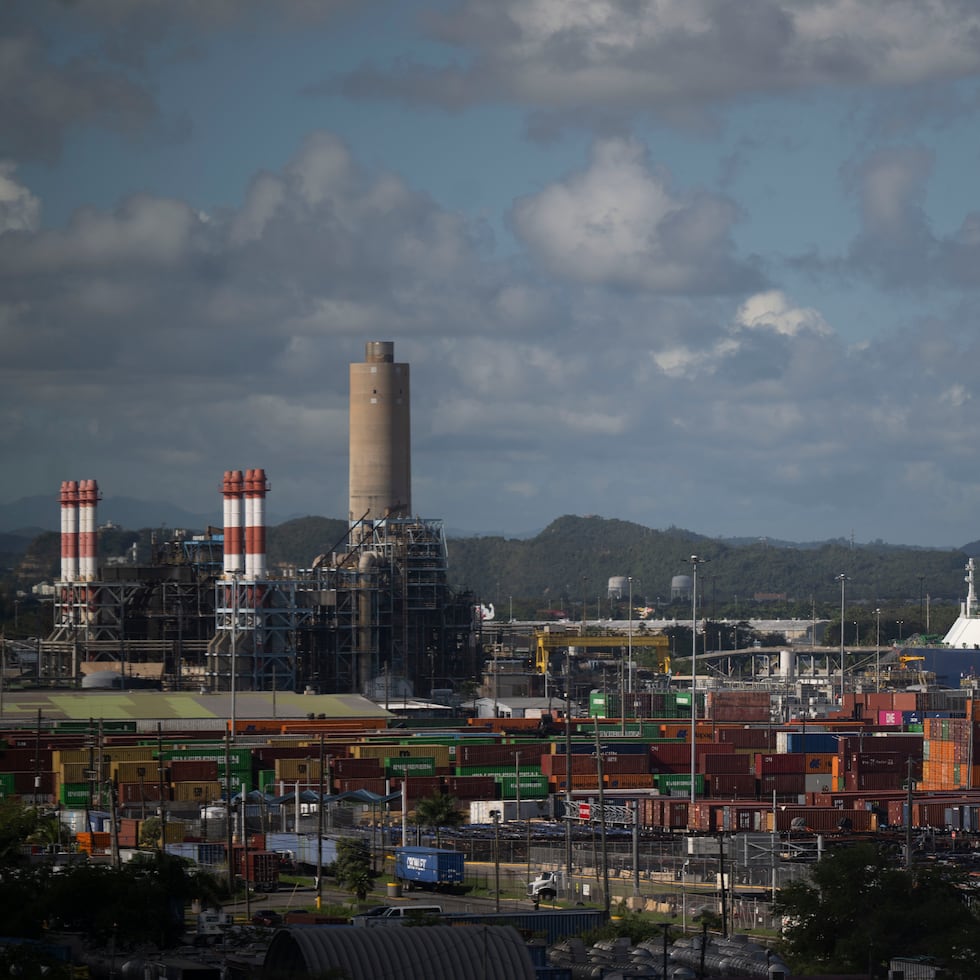 Según Carlo Linares, el análisis durante las negociaciones concluyó que hay espacio disponible para la barcaza en la bahía de San Juan, el área de mayor tráfico marítimo en Puerto Rico.