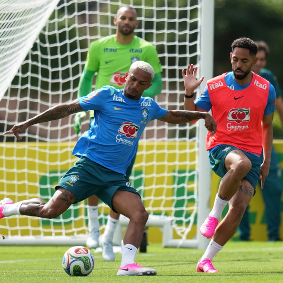 Wesley (izquierda) y Matheus Cunha durante un entrenamiento de la selección de Brasil rumbo al Mundial.