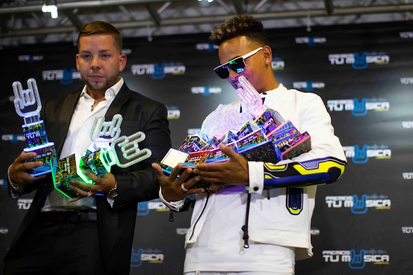 Vicente Saavedra (izq.) es el manejador de Ozuna, quien ostenta 23 nominaciones para los Premios Billboard Latino que se llevarán a cabo el 25 de abril.