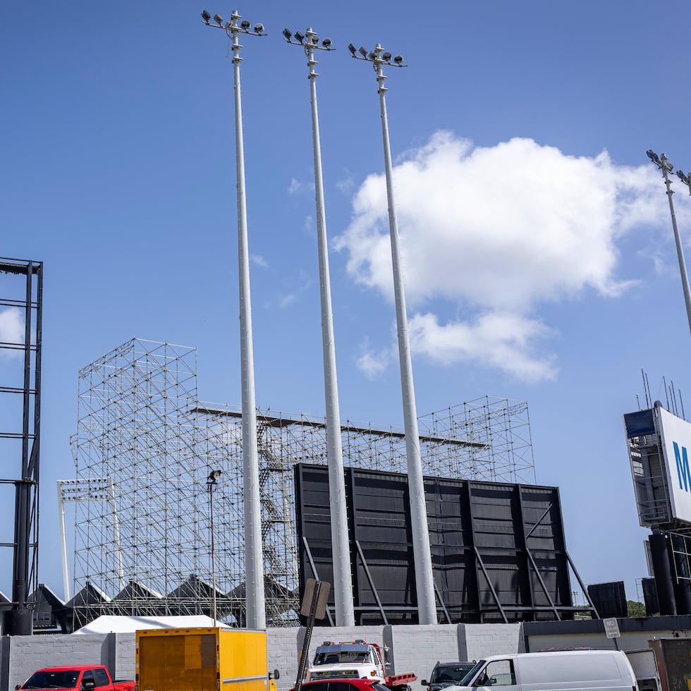 At Hiram Bithorn Stadium, work has already begun on setting up scaffolding and production structures.