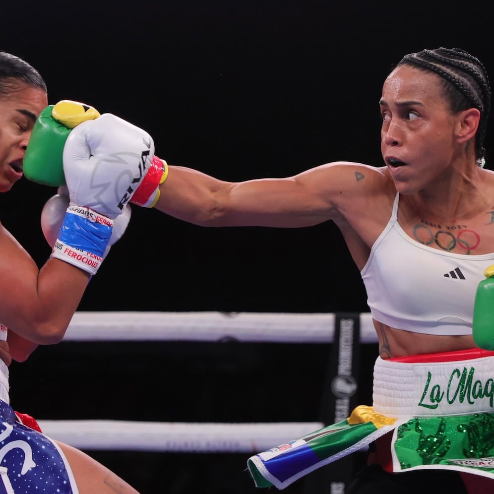 Ashleyann Lozada hits her opponent Melissa Odessa Parker in the face.