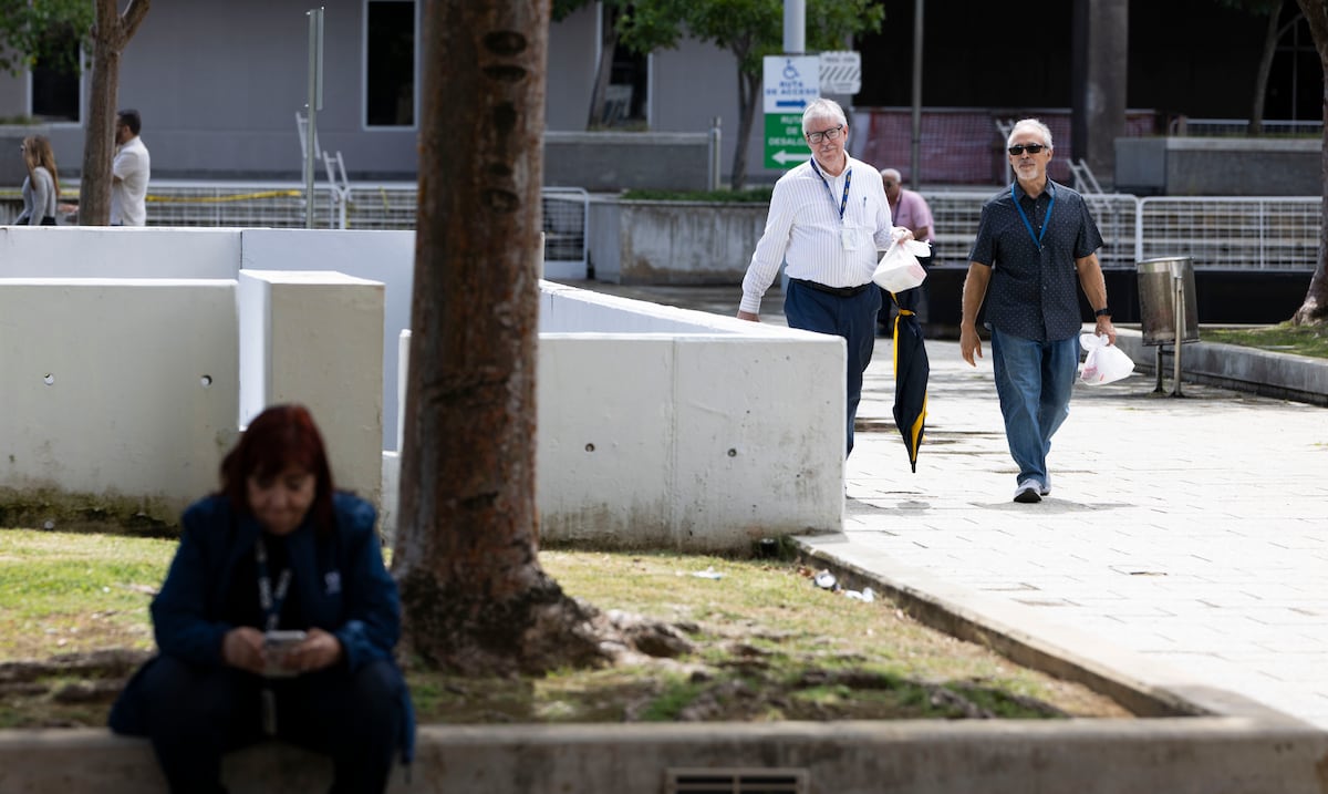 Empleados públicos se presentan a sus labores pese a concesión de días libres por Semana Santa: “Se está trabajando”