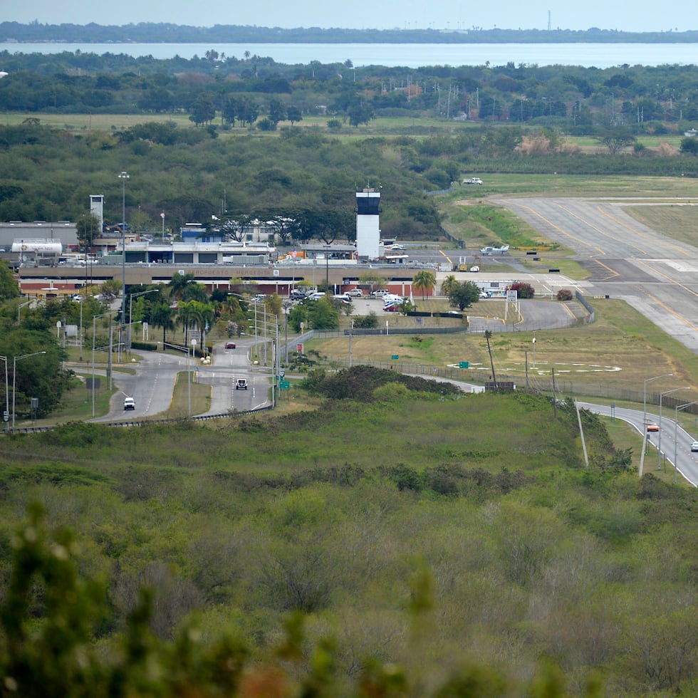 En el aeropuerto de Ponce, los militares usan la rampa comercial y la general, precisó el director de la Autoridad de Puertos, Norberto Negrón Díaz.