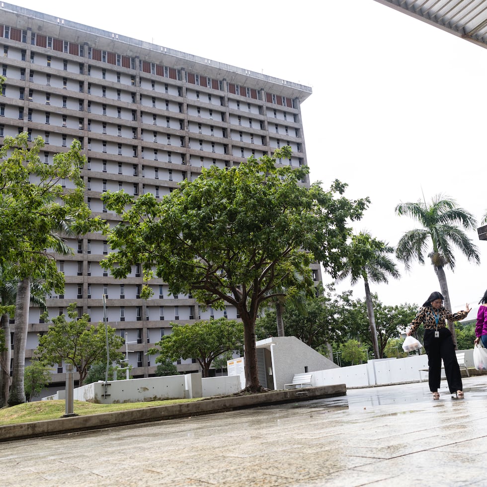 Desde este pasado lunes, la Torre Sur de Minillas no tiene papel sanitario, jabón ni papel secante.