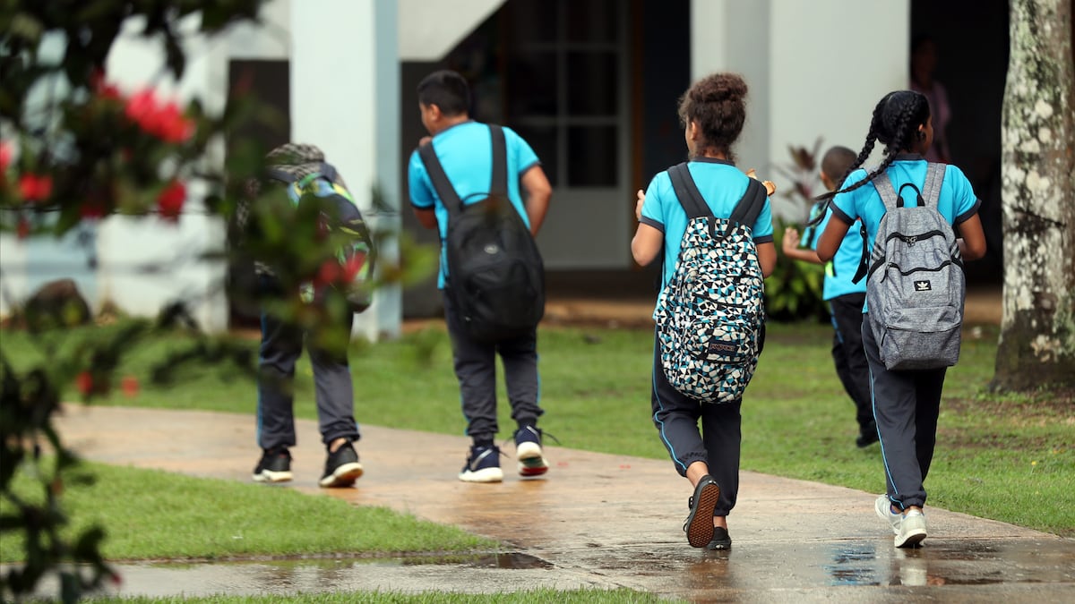 Gobierno federal autoriza someter plan de transición para salir del síndico en el Departamento de Educación este mismo año