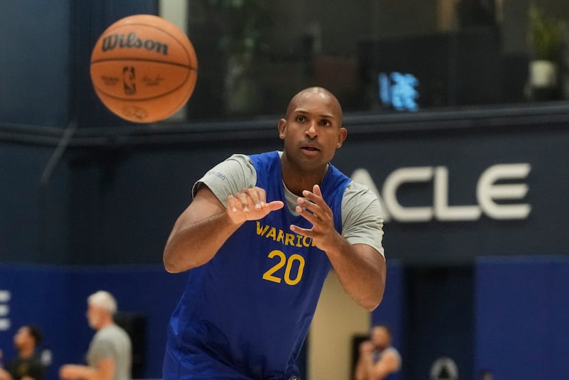 Al Horford, de los Golden State Warriors, practica en las instalaciones del equipo de la NBA en San Francisco, el miércoles 1 de octubre.