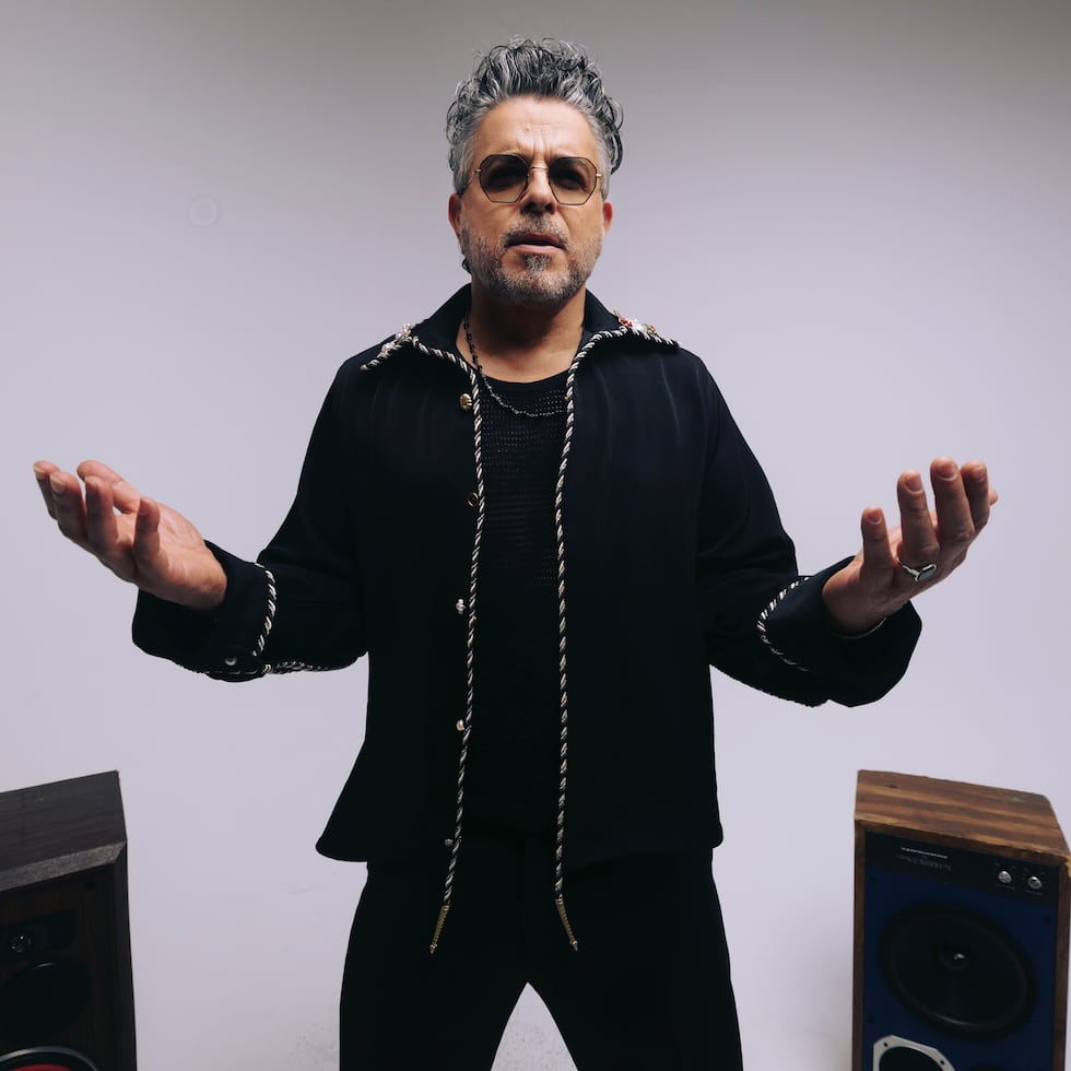 En su carrera como cantante, compositor y productor, Luis Enrique ha ganado Grammys y Latin Grammys.