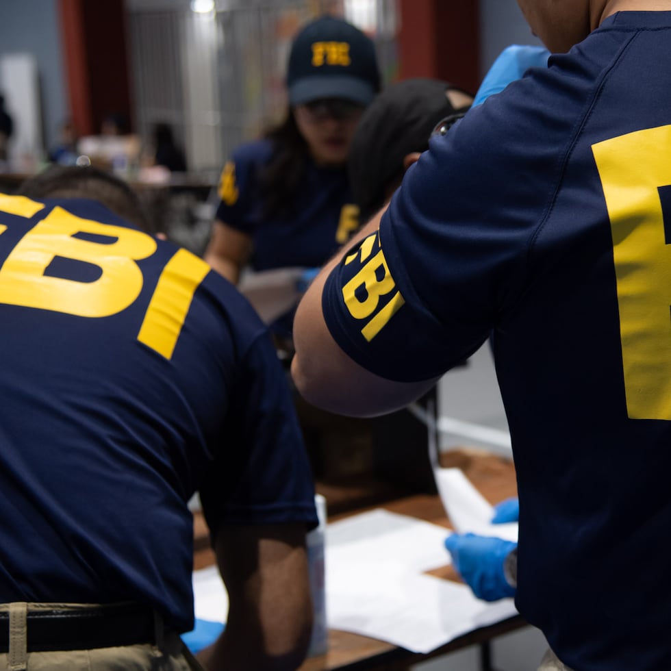 El allanamiento fue en Virginia, en las afueras de Washington DC, donde las autoridades incautaron un teléfono, dos computadoras portátiles y un reloj.