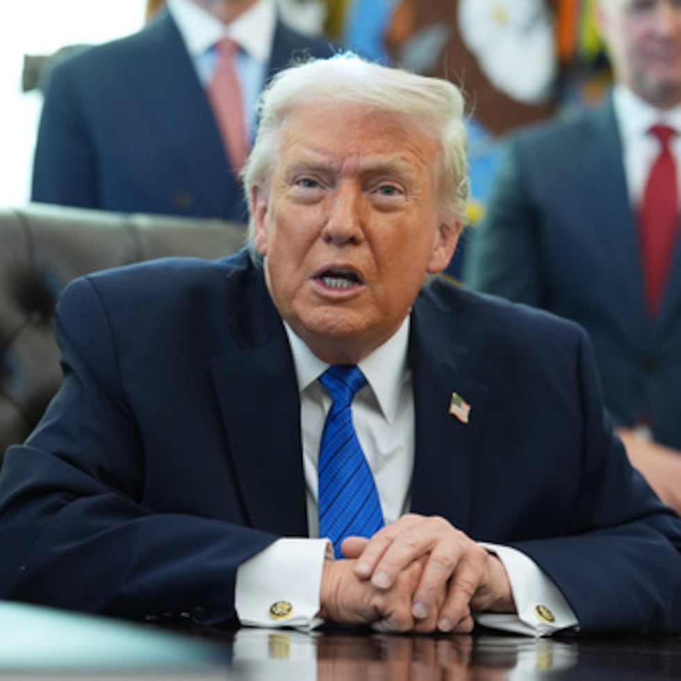 El verano y el otoño pasados, Trump utilizó la amenaza de castigar con impuestos las importaciones para obligar a la Unión Europea, Japón, Corea del Sur y otros socios comerciales a aceptar acuerdos comerciales sesgados.